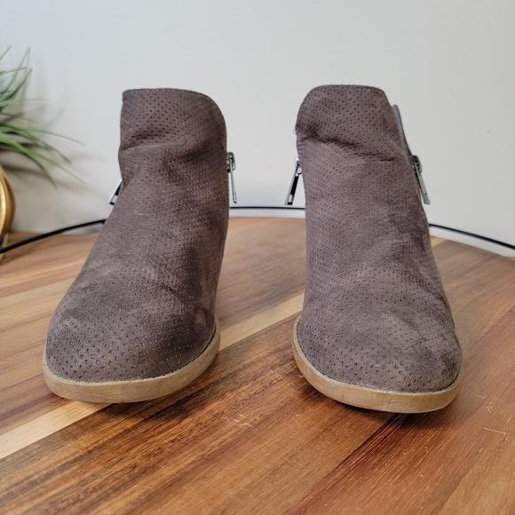 Universal Threads Dylan Faux Suede Ankle Boots Size 6.5 - Picture 8 of 15